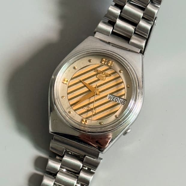 vintage SEIKO 5 Automatic metal watch