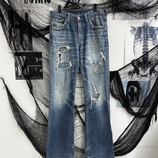00s damaged destoyed semi-bootscut jeans