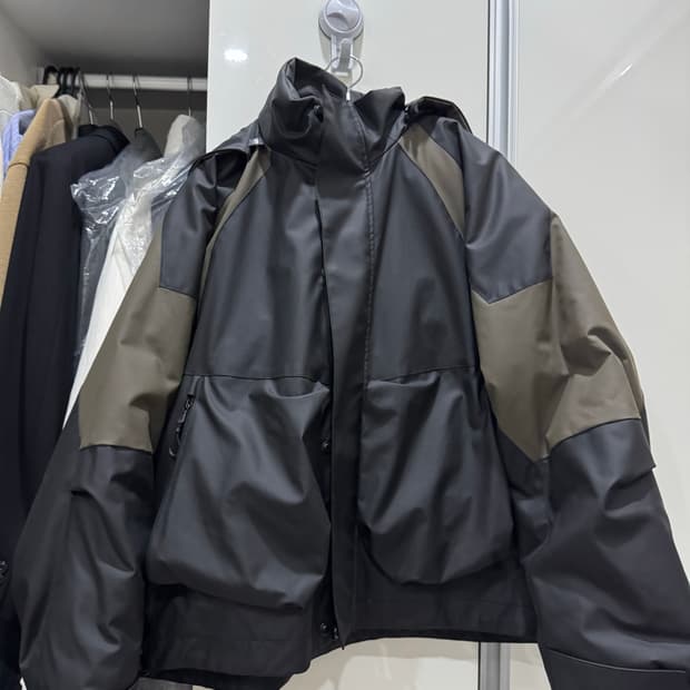 시스템옴므 디테쳐블 후드 하이넥 집업 점퍼 100사이즈