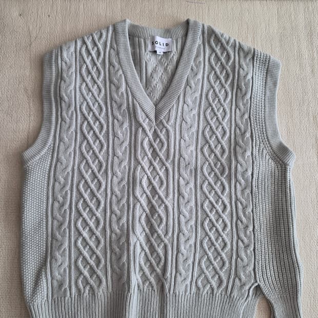 솔리드옴므 컬렉션 니트베스트 제품판매합니다.46사이즈