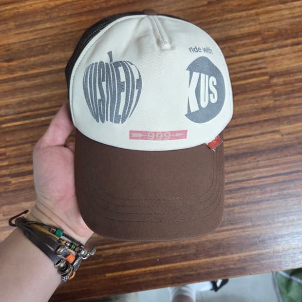 쿠스너프 빅 애플 로고 메쉬 트러커 모자 프리