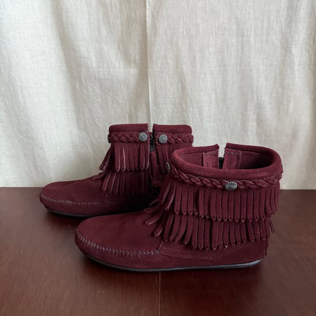 MINNETONKA fringe suede boots