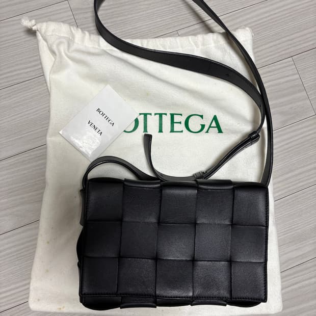 보테가베네타 카세트백 블랙