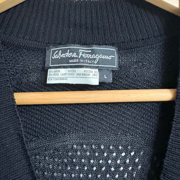살바토레 페레가모 랩 니트 정품. 