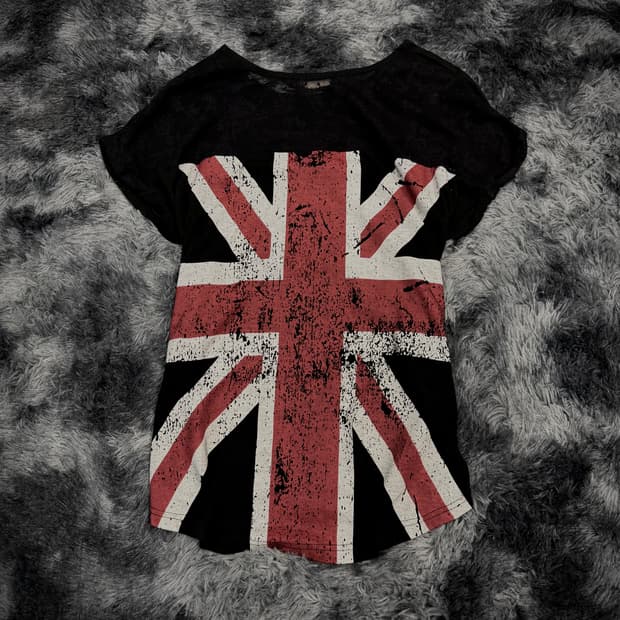 앞판 걸프린팅 등판 영국국기 레이스 언발 블랙 반팔