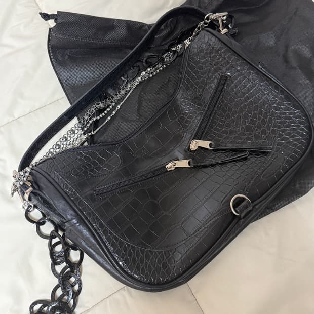 이우가마카라스 트리플 체인 악어가죽 숄더백