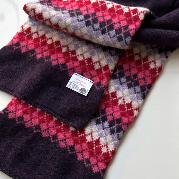 Middle gauge mild wool knit muffler