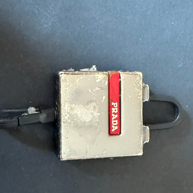 프라다 열쇠고리