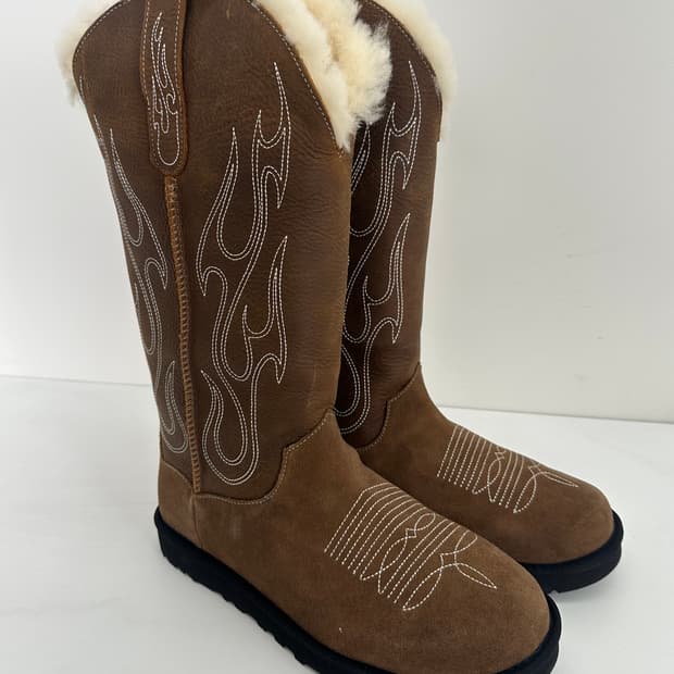 어그 x 갤러리 디파트먼트 스티치 부츠 280 새상품