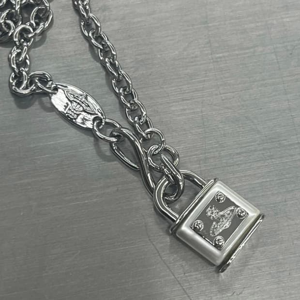 비비안웨스트우드 아카이브 화이트 펄 자물쇠 orb 팬던트 목걸이