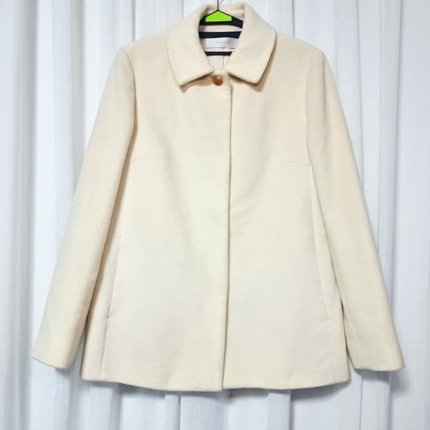 모조에스핀 울79혼방 아이보리 숏자켓 숏코트 (55) 상태최상