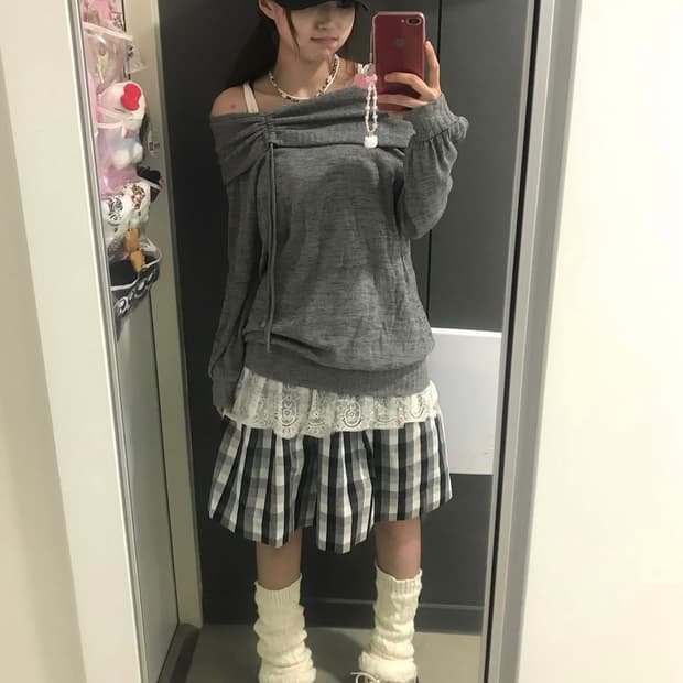 스윙잉서울 오픈숄더니트 체크스커트 코디 하구미 y2k 니혼진
