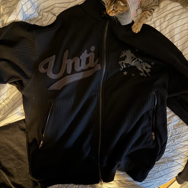 언타이틀서울 바시티 하이넥 집업 블랙 L