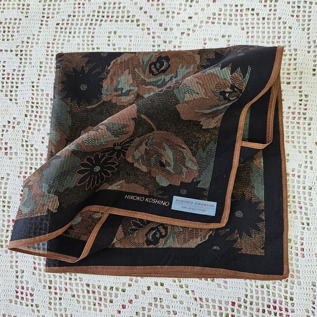 HIROKO KOSHINO 플라워 아트 패턴손수건