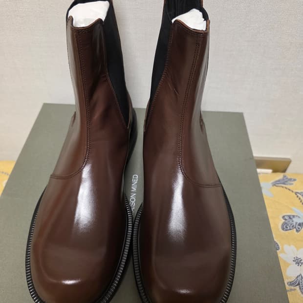 새상품 메종미네드 리얼레더 첼시부츠 41사이즈