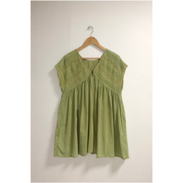 빈티지 그린 레이스 오픈 슬리브리스 튜닉