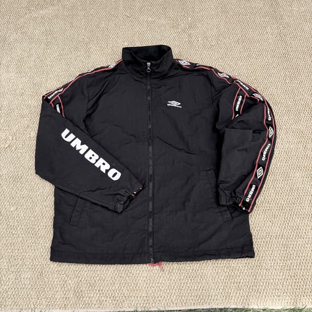 엄브로 사이드라인 블랙 바람막이 자켓(100)