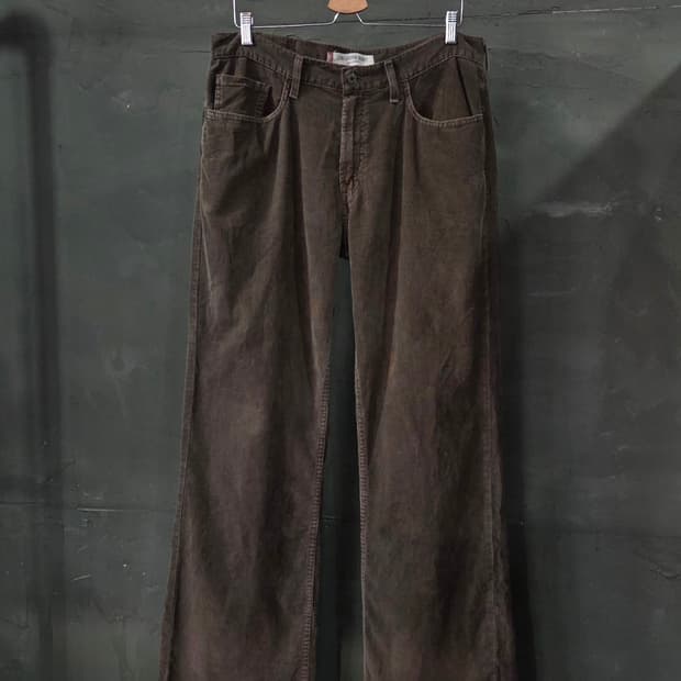 Levi's 567 - Low Loose Boot Cut