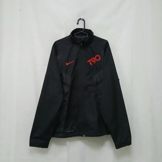 나이키 올드스쿨 T90 토탈90 스톰핏 바람막이