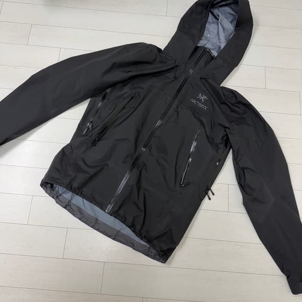 아크테릭스 베타 AR M 사이즈  상태 9.2/10  사진 찍고 절대 안