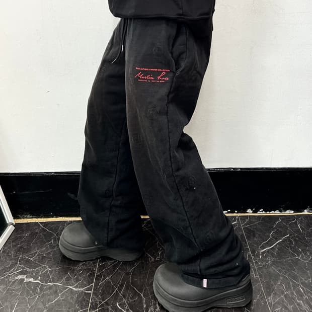 마틴로즈 로고 자카드 프린티드 스웻 팬츠 블랙