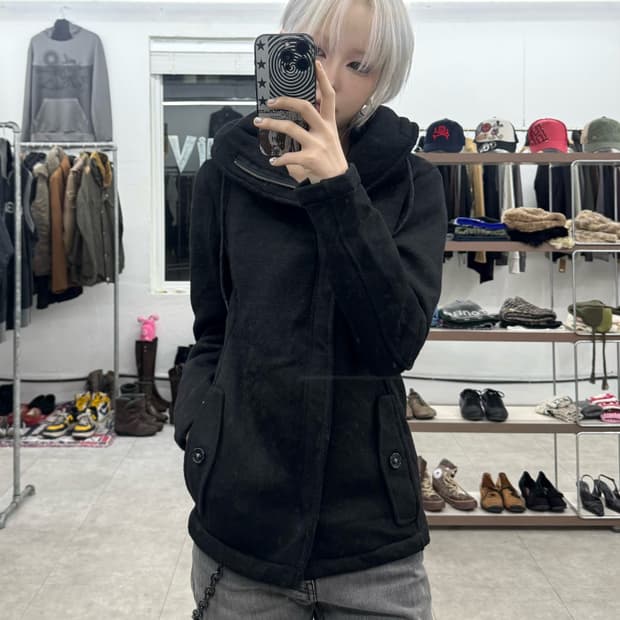 Plus One 사선 후드 집업