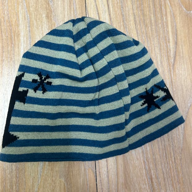 탄산마그네슘 자카드 스트라이프 비니