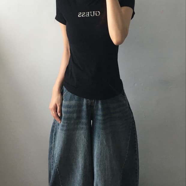 게스 가슴로고 반팔티