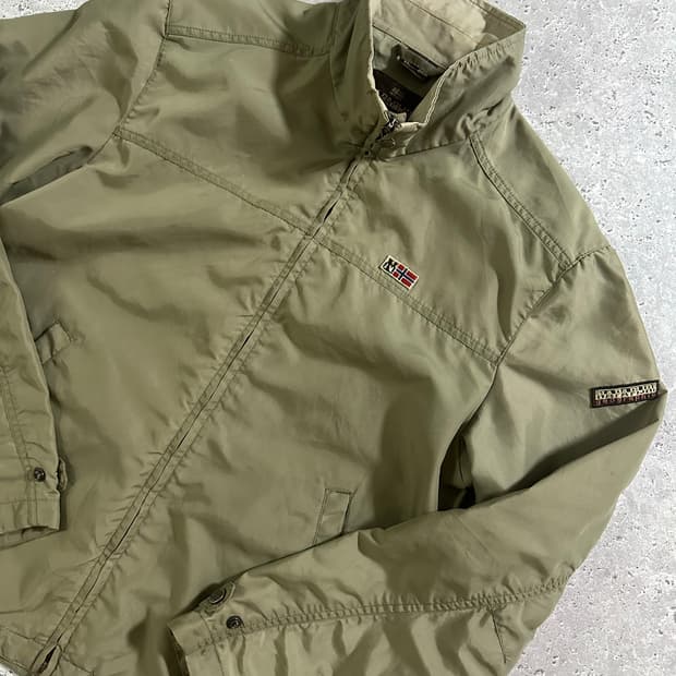 NAPAPIJRI 스톤 워시드 바람막이 자켓