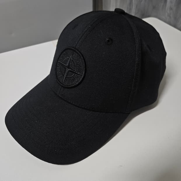 스톤 아일랜드(Stone Island)와펜 로고 볼캡  블랙