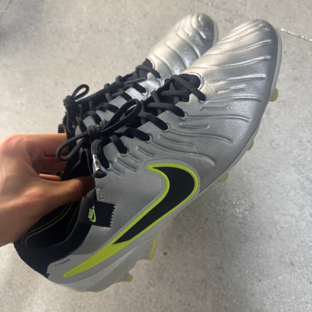 나이키 축구화 티엠포 엘리트 275