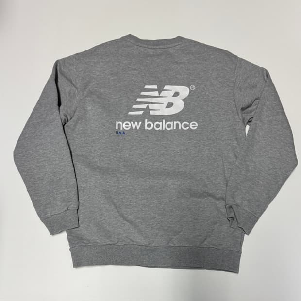 뉴발란스 뒷 빅 프린팅 스웻 맨투맨 그레이
