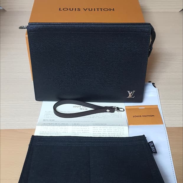 루이비통 포쉐트 보야주 타이가 클러치백 정품S급(감정O)