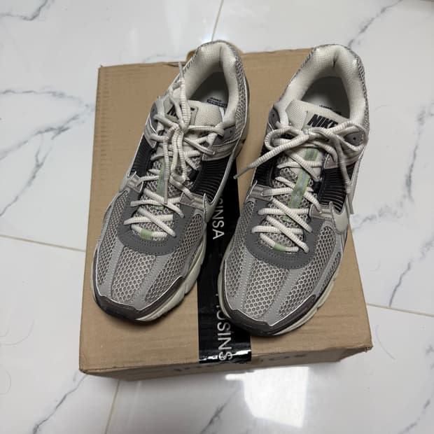 나이키 줌 보메로5 코블스톤 w280