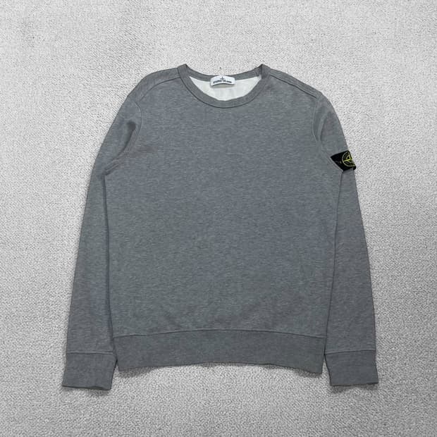 스톤아일랜드 와펜 패치 크루넥 맨투맨 그레이