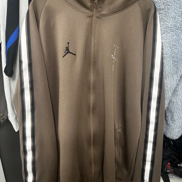 트래비스스캇 조던 트랙자켓