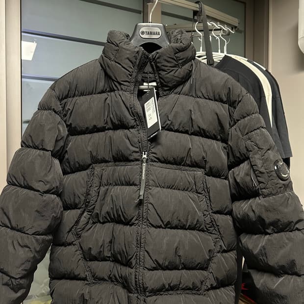 Cp컴퍼니 에코 크롬-R 다운 자켓