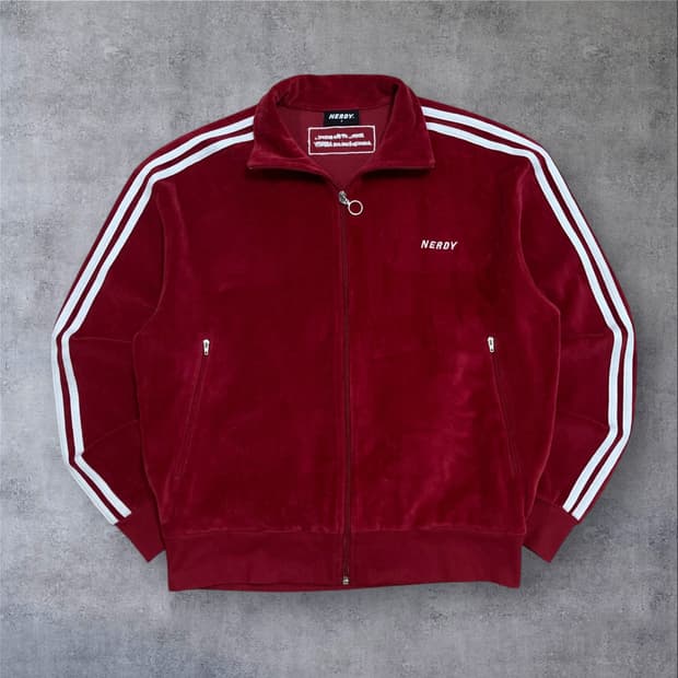 널디 스몰 로고 사이드 라인 버건디 벨벳 트랙탑