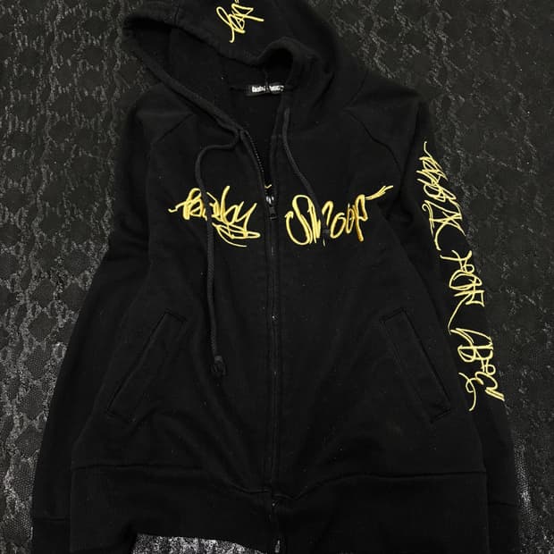 “Vintage” Y2K Print Black Hoodie Zip Up
