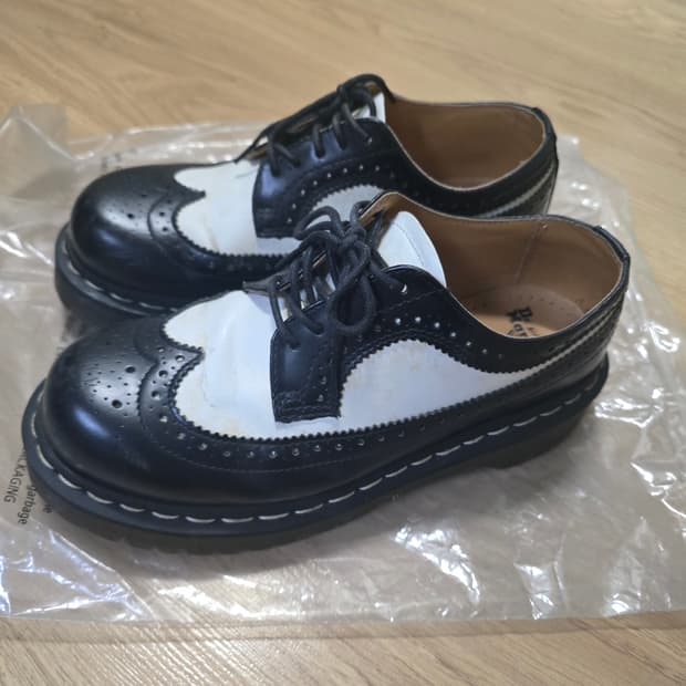 닥터마틴 10458 미키마우스  235/uk4 판매
