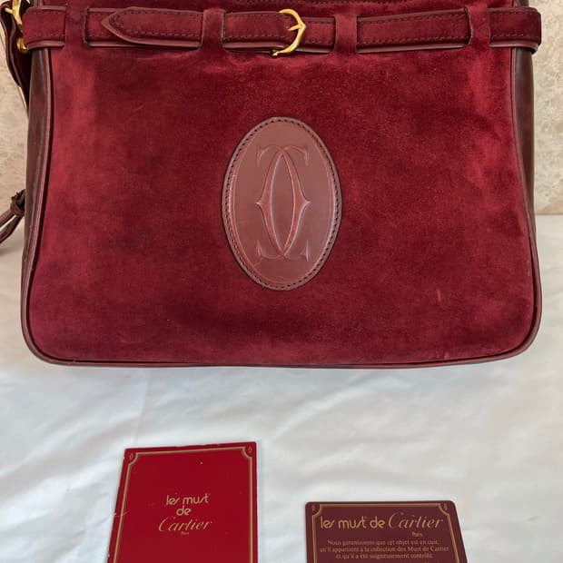 까르띠에 버건디 스웨이드 숄더백
