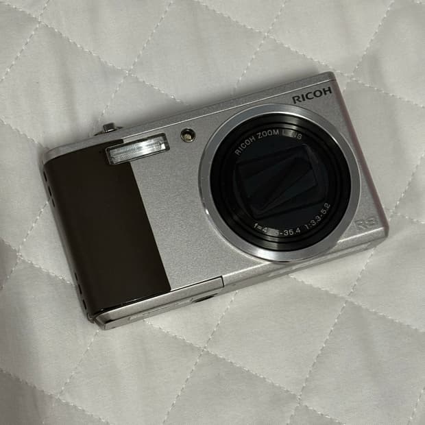 리코 ricoh R8 빈티지 디카 (장원영 카리나 사용!)
