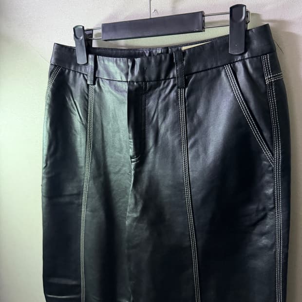 마뗑킴 블랙 레더팬츠 M (여성 55-66정도)