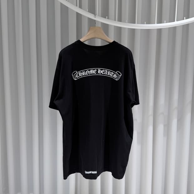 (A+/XXL) / 크롬하츠 스크롤 로고 반팔 티셔츠 블랙