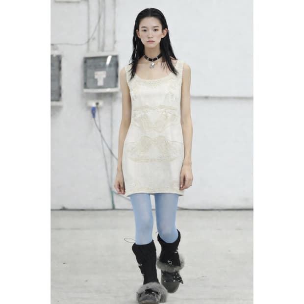 화이트 자수 원피스