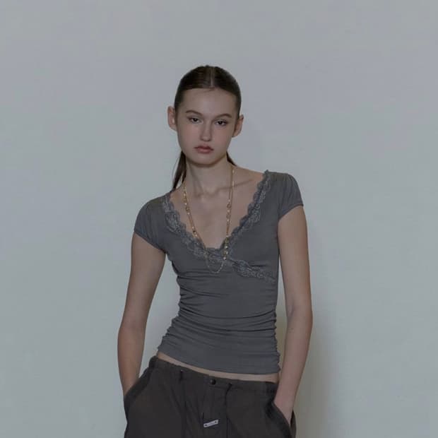 스컬프터 레이스티 Lace Trim Wrap Tee Charcoal