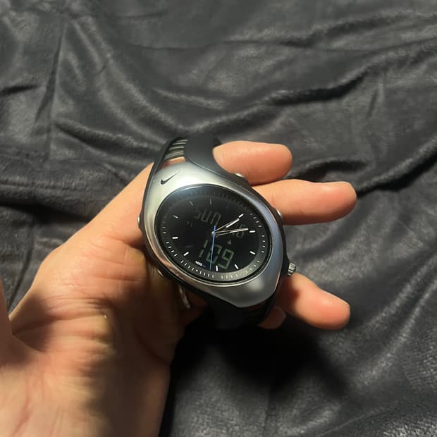 나이키 트라이엑스 시계