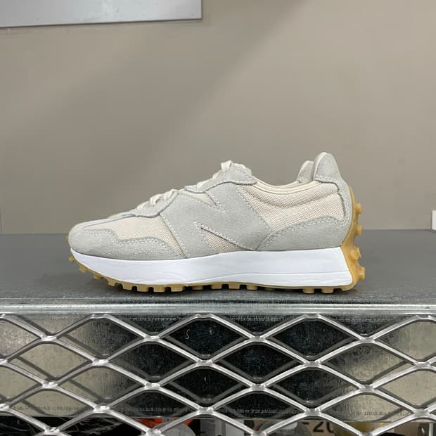 뉴발란스 327 아이보리 235