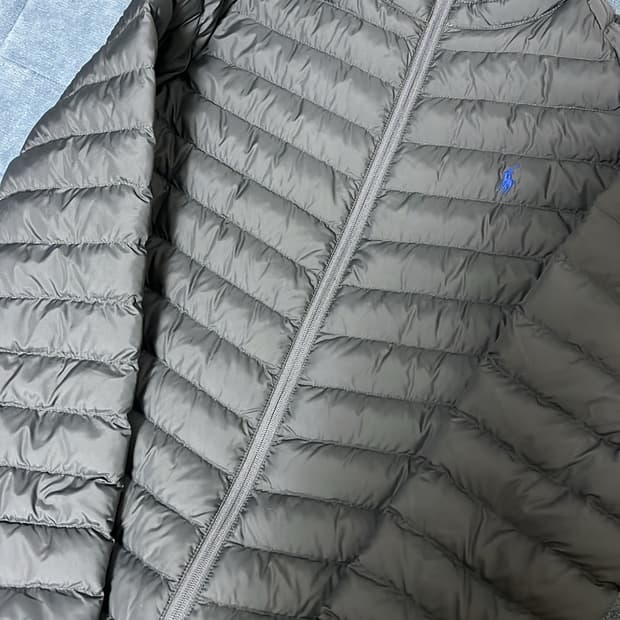 폴로 경량패딩
