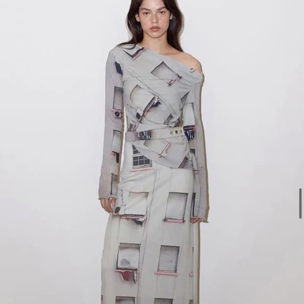 폴리수엠 원숄더 탑